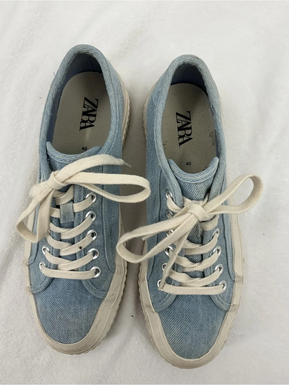 Zara Light Blue Denim Low-Top Sneakers with Cream Laces B39
